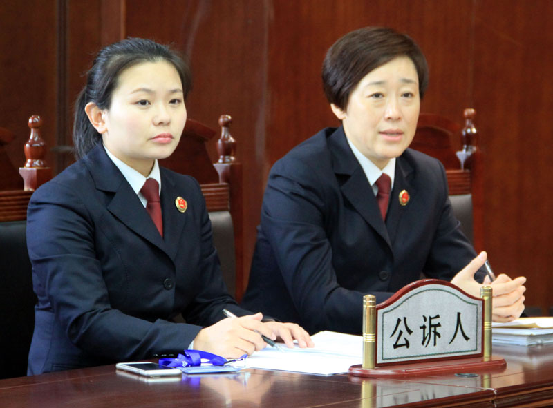 （1）現(xiàn)在的檢察官開(kāi)庭