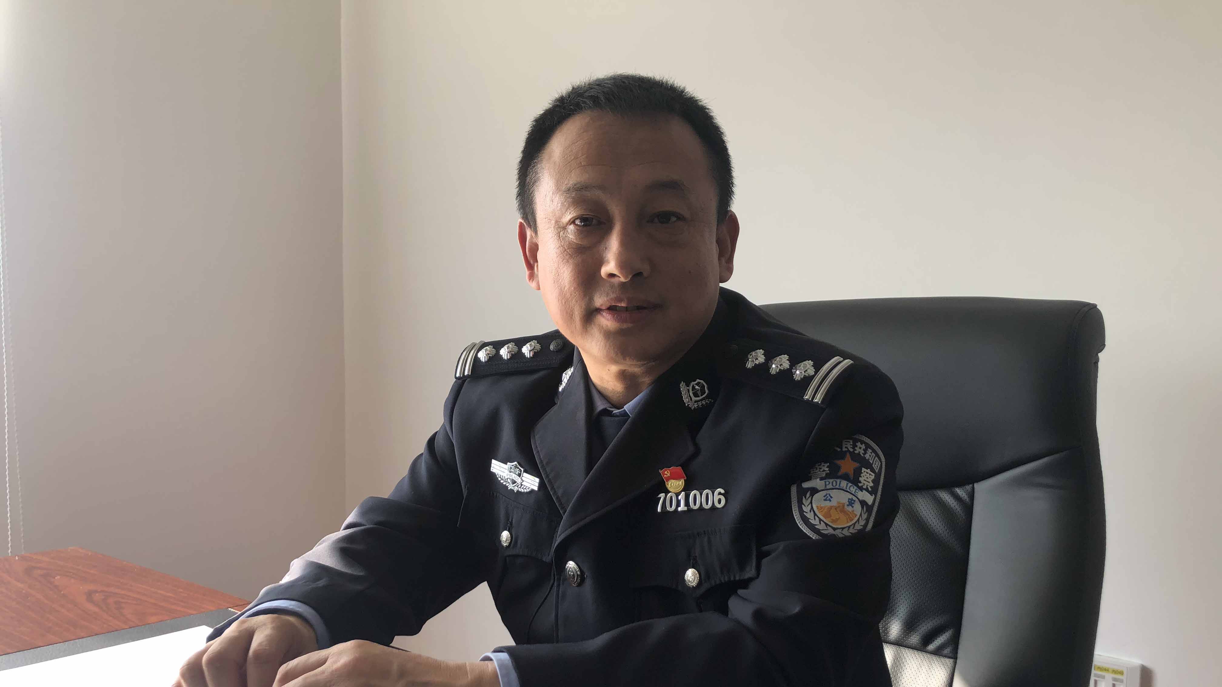 12月3日,記者采訪孟慶東