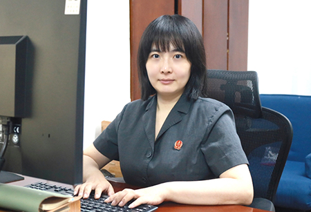 王新月 先用著，聯(lián)系記者看看能不能換長袖的